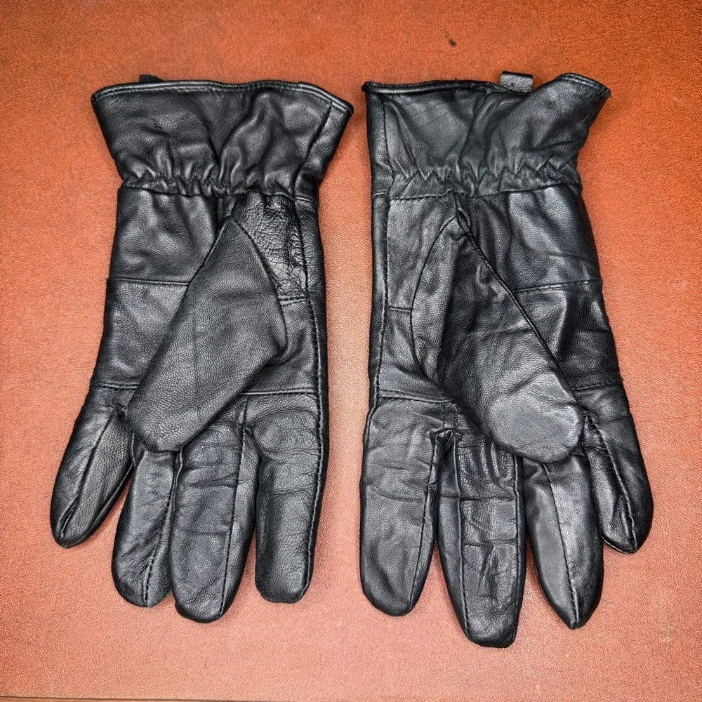 Insulated leather gloves